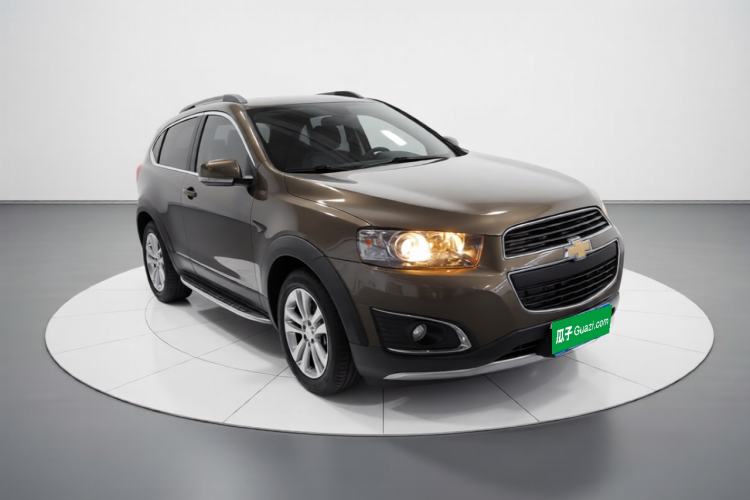 Used Chevrolet Captiva 2015 2.4L 4x4 Flagship Edition 7-Seater Front Right 45 Deg