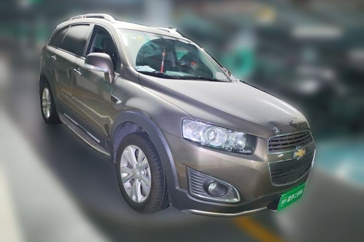 Used Chevrolet Captiva 2015 2.4L 4x4 Flagship Edition 7-Seater Front Right 45 Deg