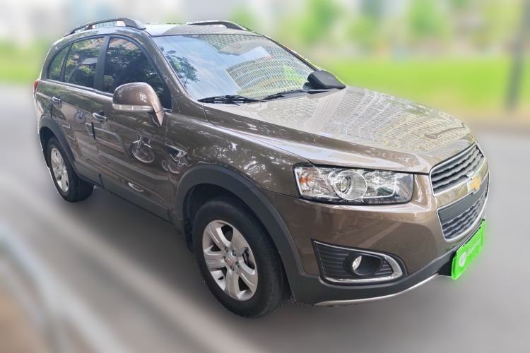 Used Chevrolet Captiva 2015 2.4L Two-Wheel Drive Urban Version 7 Seats Front Right 45 Deg