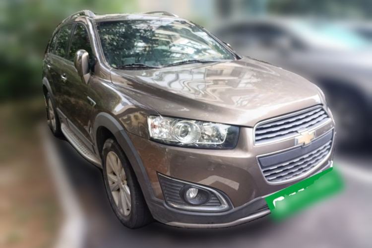 Used Chevrolet Captiva 2015 2.4L 4x4 Flagship Edition 7-Seater Front Right 45 Deg