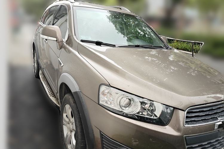 Used Chevrolet Captiva 2015 2.4L Two-Wheel Drive Urban Version 7 Seats Front Right 45 Deg