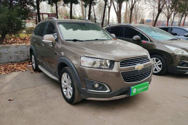 Used Chevrolet Captiva 2015 2.4L 4x4 Flagship Edition 7-Seater Front Right 45 Deg