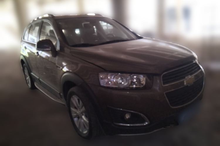 Used Chevrolet Captiva 2015 2.4L 4x4 Flagship Edition 7-Seater Front Right 45 Deg