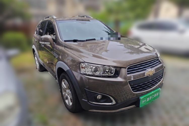 Used Chevrolet Captiva 2015 2.4L Two-Wheel Drive Urban Version 7 Seats Front Right 45 Deg