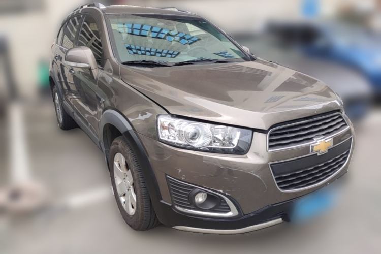 Used Chevrolet Captiva 2015 2.4L Two-Wheel Drive Urban Version 7 Seats Front Right 45 Deg