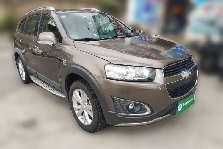Used Chevrolet Captiva 2015 2.4L 4x4 Flagship Edition 7-Seater Front Right 45 Deg