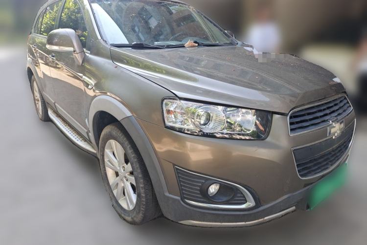 Used Chevrolet Captiva 2015 2.4L 4x4 Flagship Edition 7-Seater Front Right 45 Deg