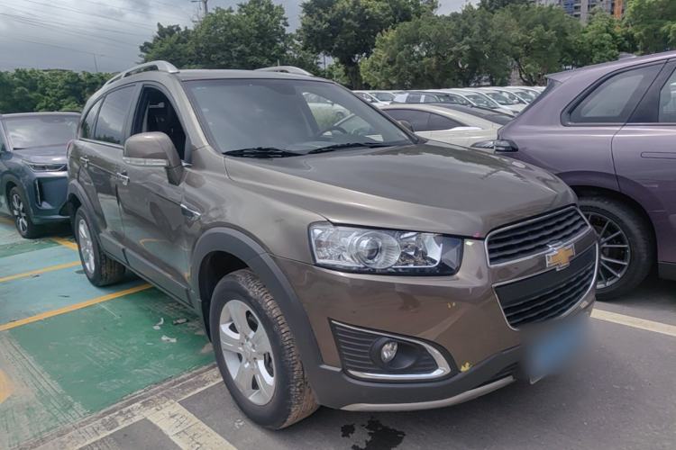 Used Chevrolet Captiva 2015 2.4L Two-Wheel Drive Urban Version 7 Seats Front Right 45 Deg