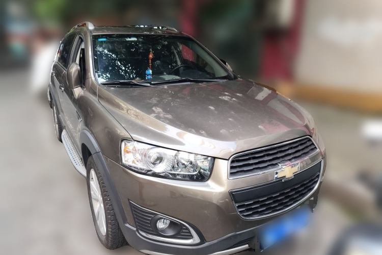 Used Chevrolet Captiva 2015 2.4L 4x4 Flagship Edition 7-Seater Front Right 45 Deg