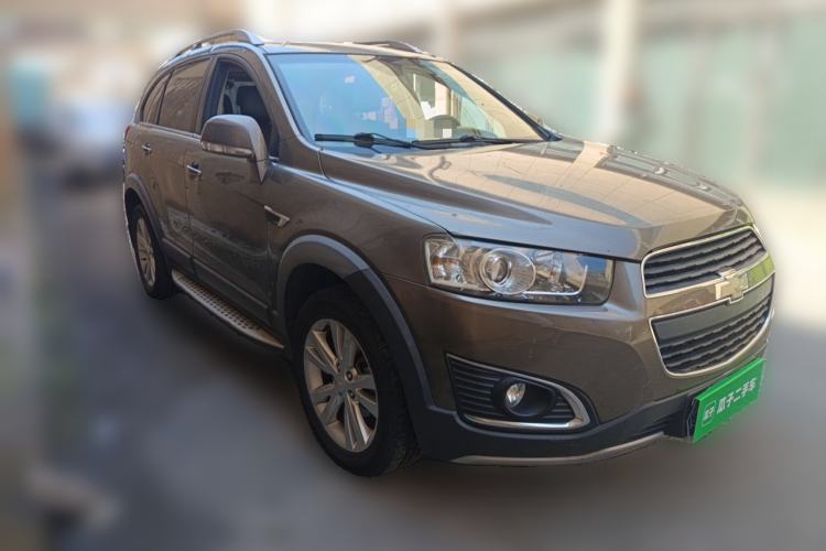 Used Chevrolet Captiva 2015 2.4L 4x4 Flagship Edition 7-Seater Front Right 45 Deg