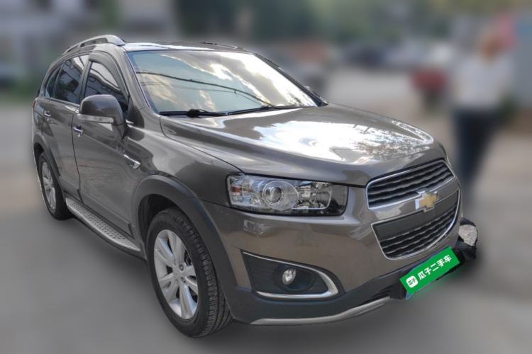 Used Chevrolet Captiva 2015 2.4L 4x4 Flagship Edition 7-Seater Front Right 45 Deg