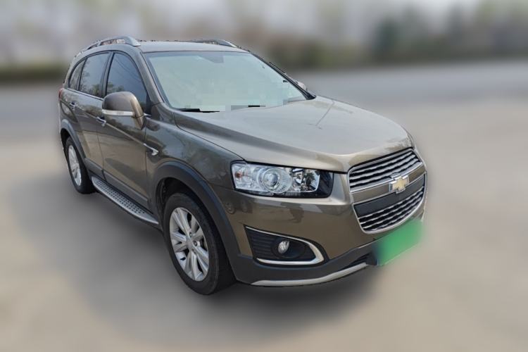 Used Chevrolet Captiva 2015 2.4L 4x4 Flagship Edition 7-Seater Front Right 45 Deg