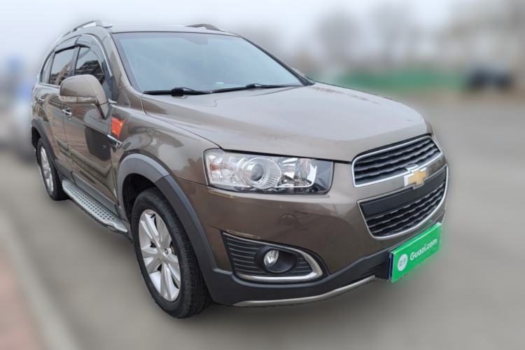 Used Chevrolet Captiva 2015 2.4L 4x4 Flagship Edition 7-Seater Front Right 45 Deg