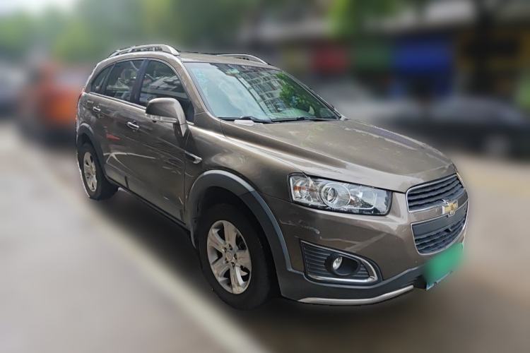 Used Chevrolet Captiva 2015 2.4L Two-Wheel Drive Urban Version 7 Seats Front Right 45 Deg
