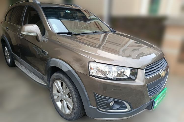 Used Chevrolet Captiva 2015 2.4L 4x4 Flagship Edition 7-Seater Front Right 45 Deg