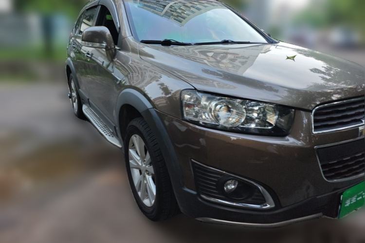 Used Chevrolet Captiva 2015 2.4L 4x4 Flagship Edition 7-Seater Front Right 45 Deg