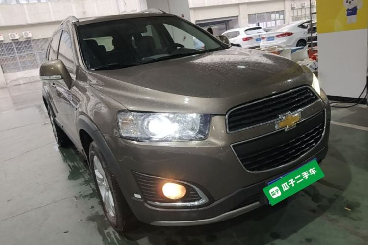 Used Chevrolet Captiva 2015 2.4L Two-Wheel Drive Urban Version 7 Seats Front Right 45 Deg