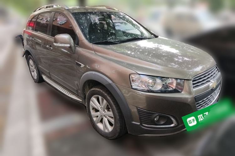 Used Chevrolet Captiva 2015 2.4L 4x4 Flagship Edition 7-Seater Front Right 45 Deg