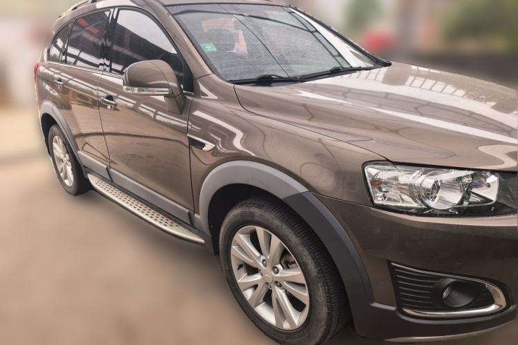 Used Chevrolet Captiva 2015 2.4L 4x4 Flagship Edition 7-Seater Front Right 45 Deg