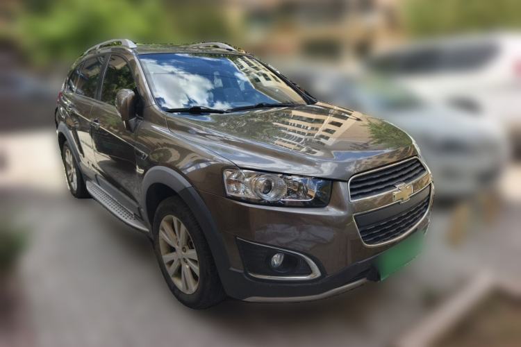 Used Chevrolet Captiva 2015 2.4L 4x4 Flagship Edition 7-Seater Front Right 45 Deg