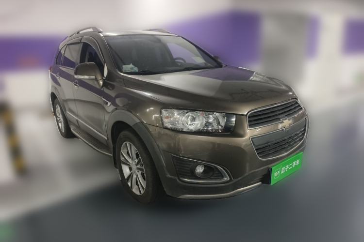 Used Chevrolet Captiva 2015 2.4L 4x4 Flagship Edition 7-Seater Front Right 45 Deg