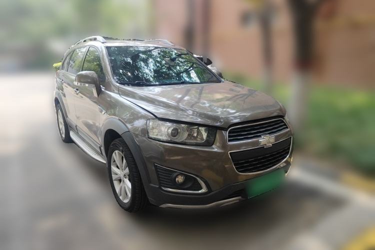 Used Chevrolet Captiva 2015 2.4L 4x4 Flagship Edition 7-Seater Front Right 45 Deg