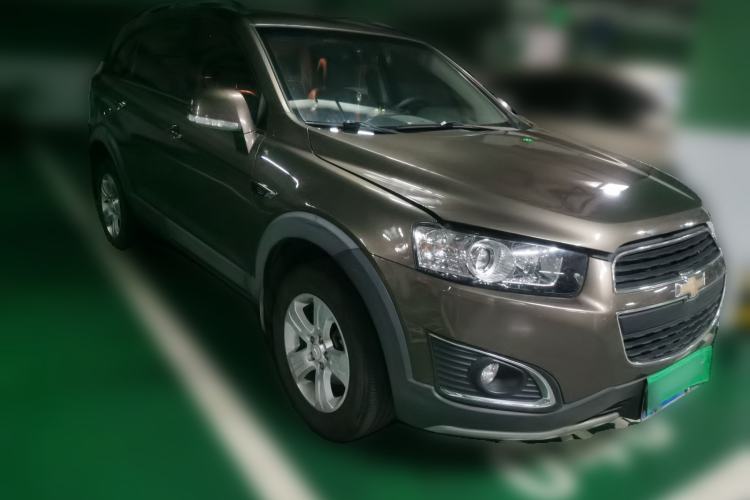 Used Chevrolet Captiva 2015 2.4L Two-Wheel Drive Urban Version 7 Seats Front Right 45 Deg