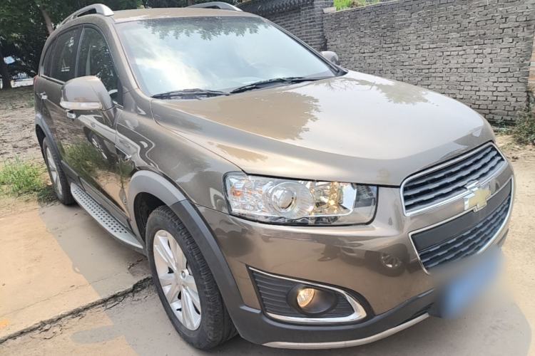 Used Chevrolet Captiva 2015 2.4L 4x4 Flagship Edition 7-Seater Front Right 45 Deg