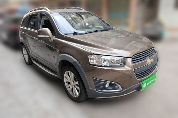Used Chevrolet Captiva 2015 2.4L 4x4 Flagship Edition 7-Seater Front Right 45 Deg
