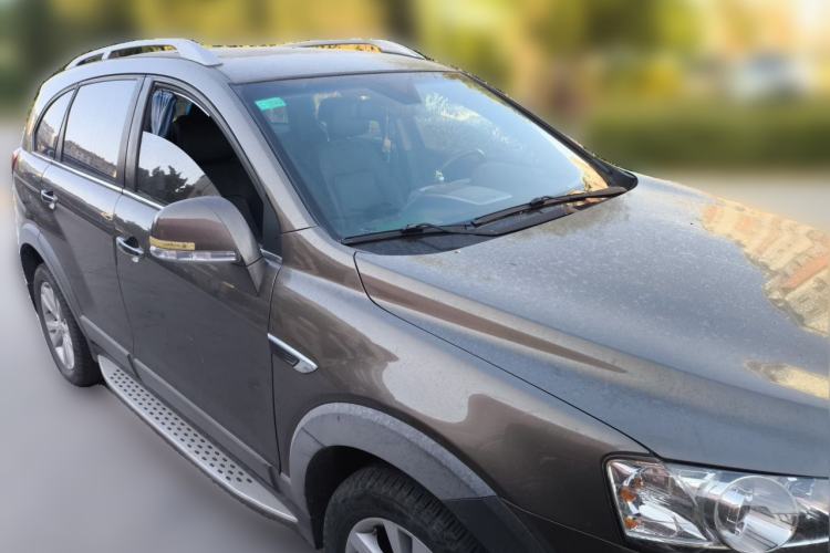 Used Chevrolet Captiva 2015 2.4L 4x4 Flagship Edition 7-Seater Front Right 45 Deg
