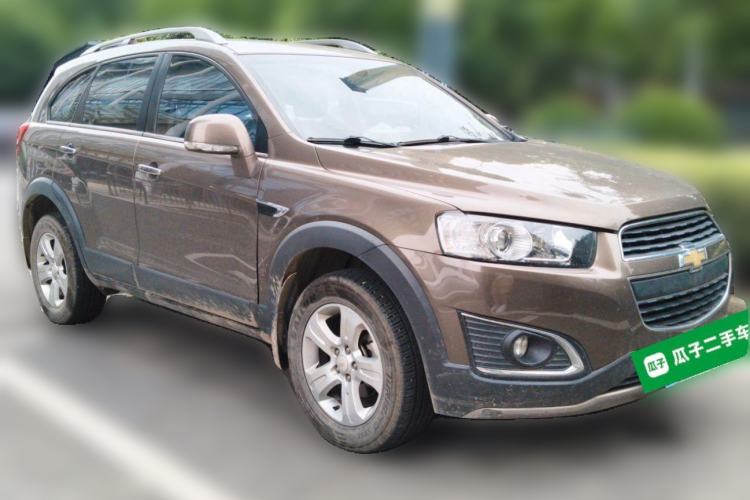 Used Chevrolet Captiva 2015 2.4L Two-Wheel Drive Urban Version 7 Seats Front Right 45 Deg