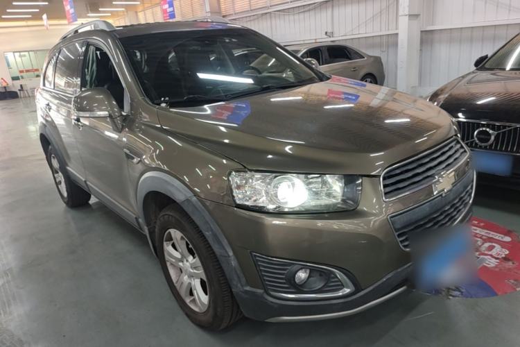 Used Chevrolet Captiva 2015 2.4L Two-Wheel Drive Urban Version 7 Seats Front Right 45 Deg
