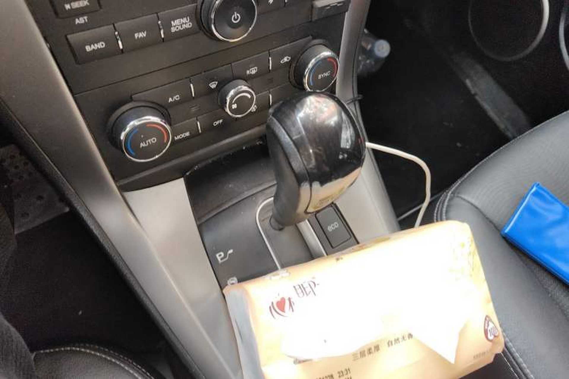 Used Chevrolet Captiva 2015 2.4L 4x4 Flagship Edition 7-Seater Gear Lever