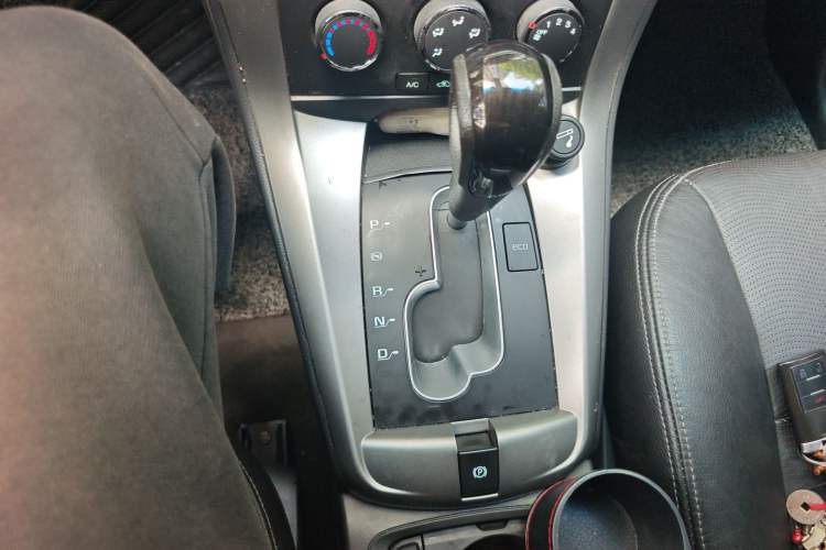 Used Chevrolet Captiva 2015 2.4L Two-Wheel Drive Urban Version 7 Seats Gear Lever