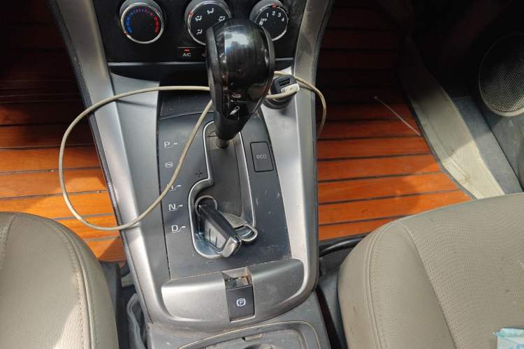 Used Chevrolet Captiva 2015 2.4L Two-Wheel Drive Urban Version 7 Seats Gear Lever