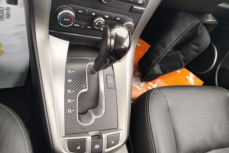 Used Chevrolet Captiva 2015 2.4L 4x4 Flagship Edition 7-Seater Gear Lever