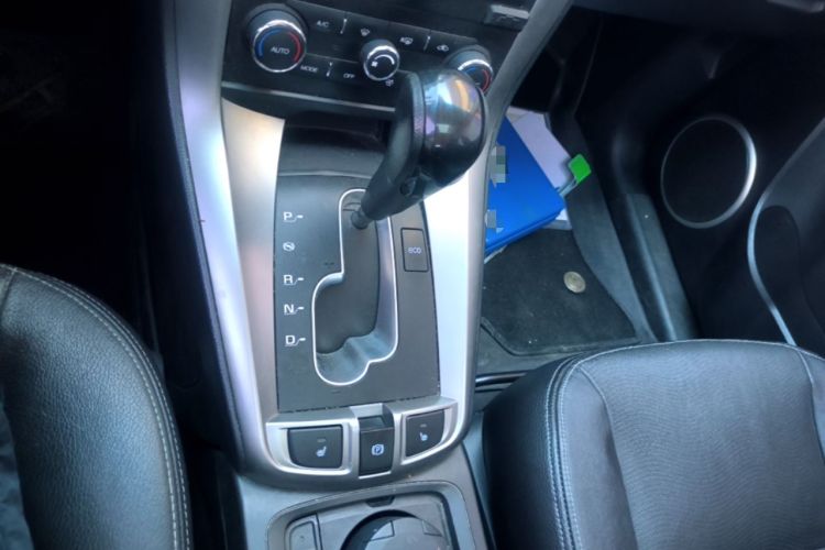 Used Chevrolet Captiva 2015 2.4L 4x4 Flagship Edition 7-Seater Gear Lever
