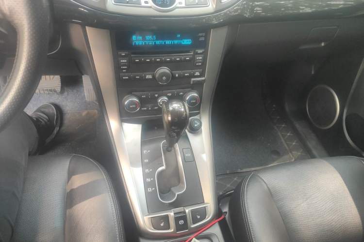 Used Chevrolet Captiva 2015 2.4L 4x4 Flagship Edition 7-Seater Gear Lever