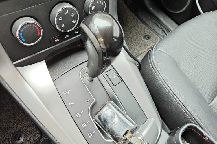 Used Chevrolet Captiva 2015 2.4L Two-Wheel Drive Urban Version 7 Seats Gear Lever