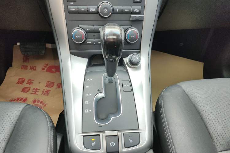 Used Chevrolet Captiva 2015 2.4L 4x4 Flagship Edition 7-Seater Gear Lever