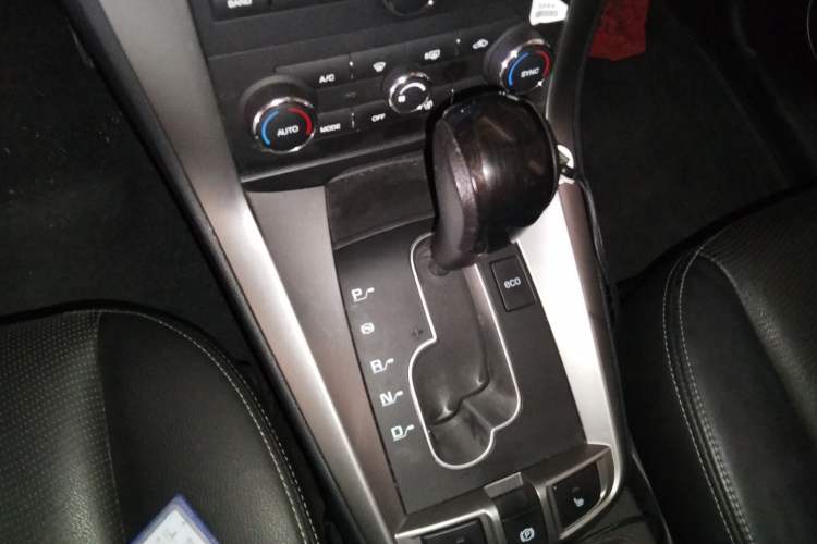 Used Chevrolet Captiva 2015 2.4L 4x4 Flagship Edition 7-Seater Gear Lever