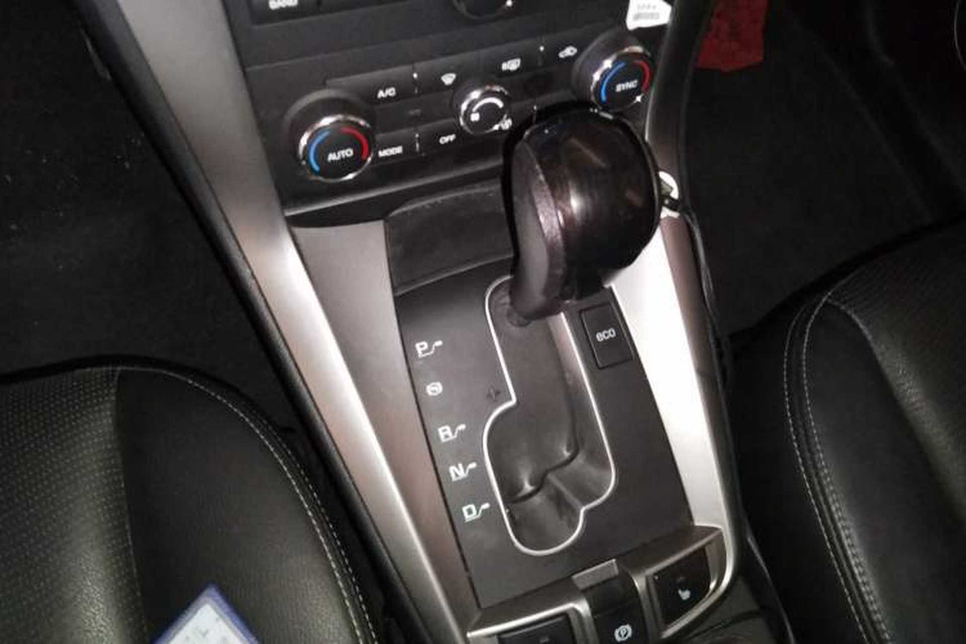Used Chevrolet Captiva 2015 2.4L 4x4 Flagship Edition 7-Seater Gear Lever