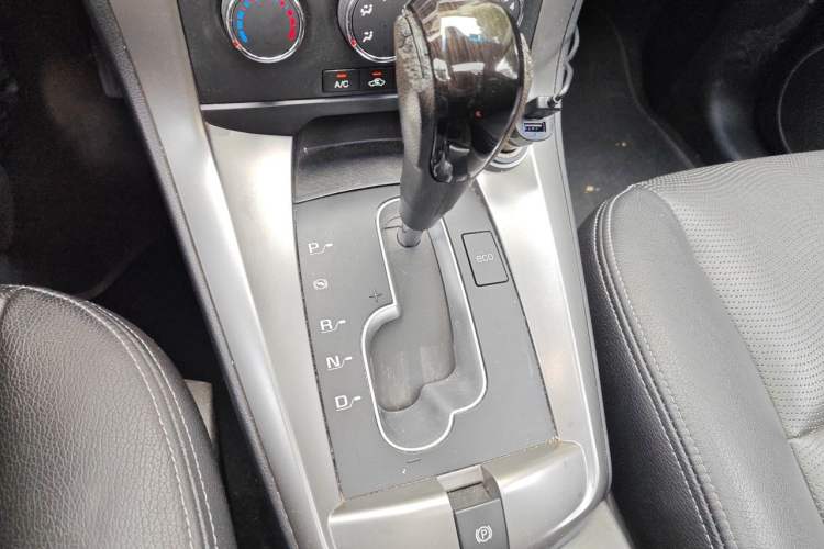 Used Chevrolet Captiva 2015 2.4L Two-Wheel Drive Urban Version 7 Seats Gear Lever