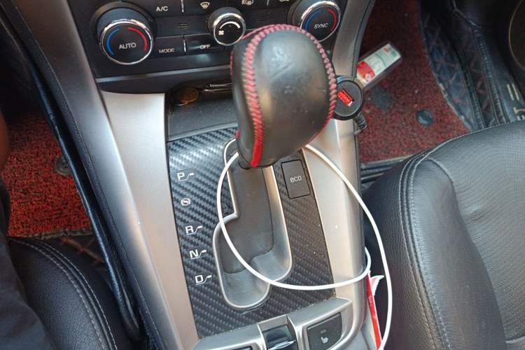 Used Chevrolet Captiva 2015 2.4L 4x4 Flagship Edition 7-Seater Gear Lever