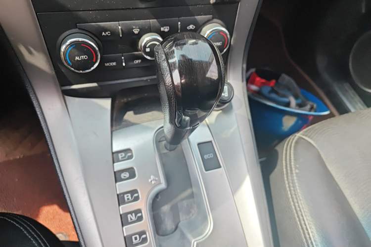 Used Chevrolet Captiva 2015 2.4L 4x4 Flagship Edition 7-Seater Gear Lever