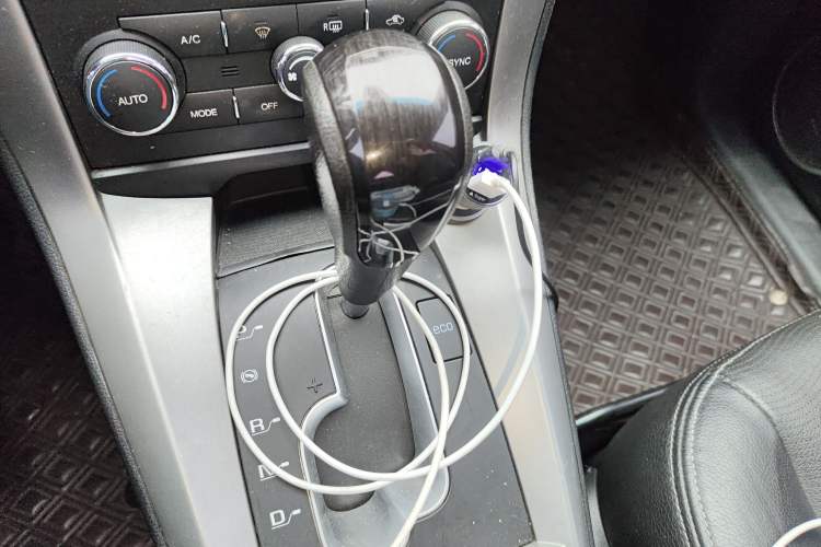 Used Chevrolet Captiva 2015 2.4L 4x4 Flagship Edition 7-Seater Gear Lever
