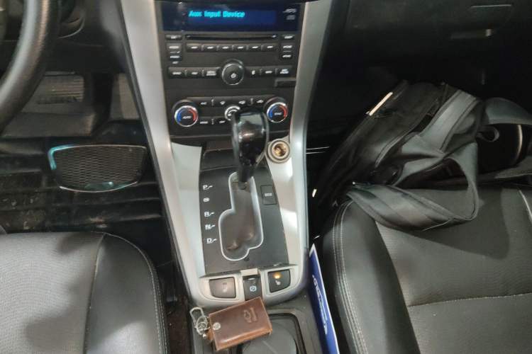 Used Chevrolet Captiva 2015 2.4L 4x4 Flagship Edition 7-Seater Gear Lever