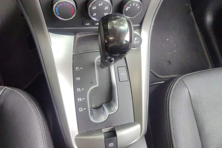 Used Chevrolet Captiva 2015 2.4L Two-Wheel Drive Urban Version 7 Seats Gear Lever