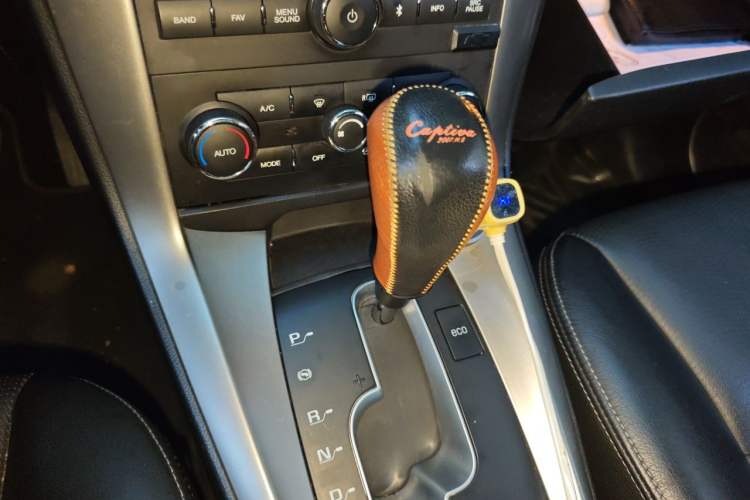 Used Chevrolet Captiva 2015 2.4L 4x4 Flagship Edition 7-Seater Gear Lever