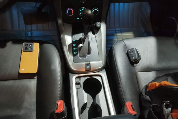 Used Chevrolet Captiva 2015 2.4L Two-Wheel Drive Urban Version 7 Seats Gear Lever